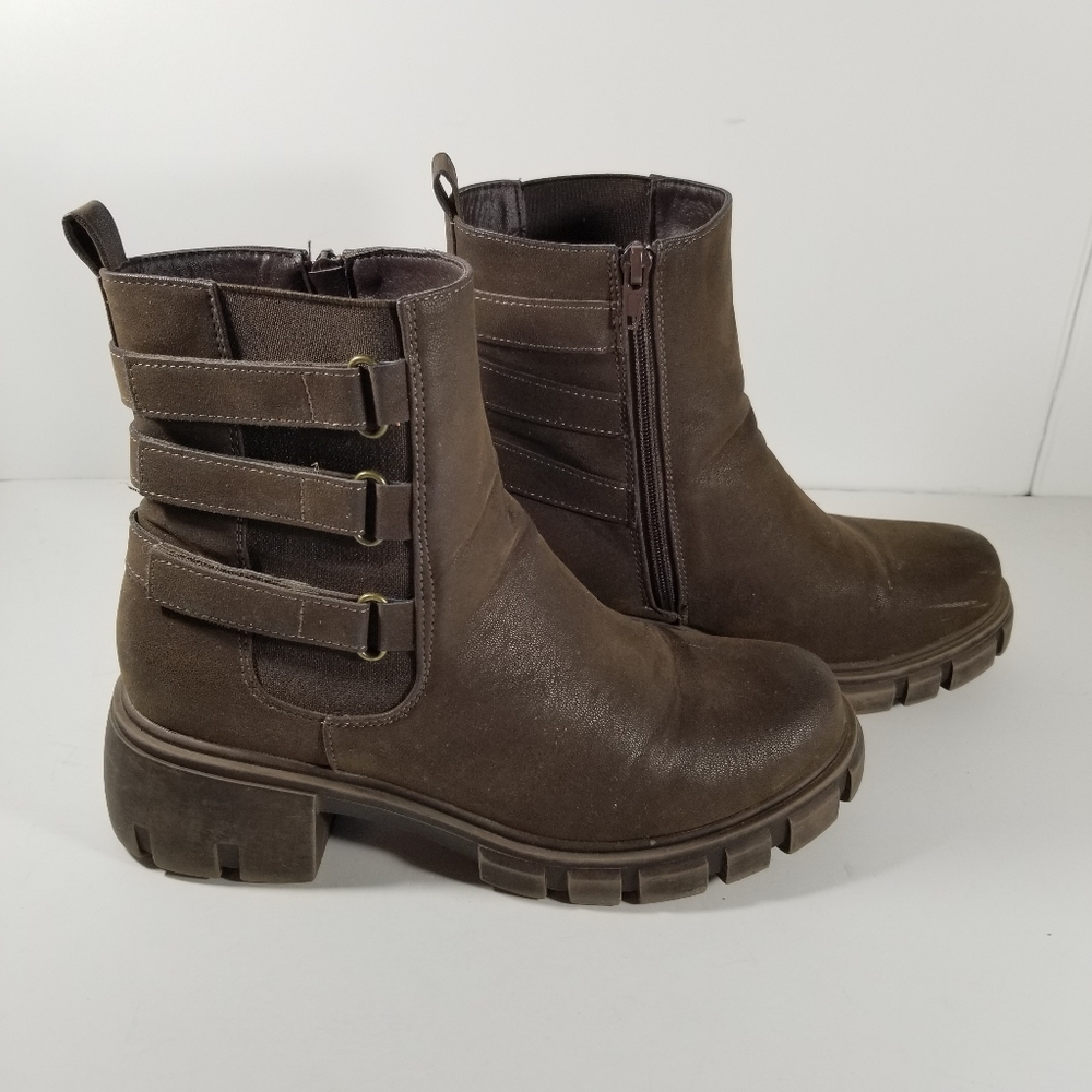 Pierre Dumas Camden Lug Ankle Boots Women's Size 9 Brown Booties Faux Suede